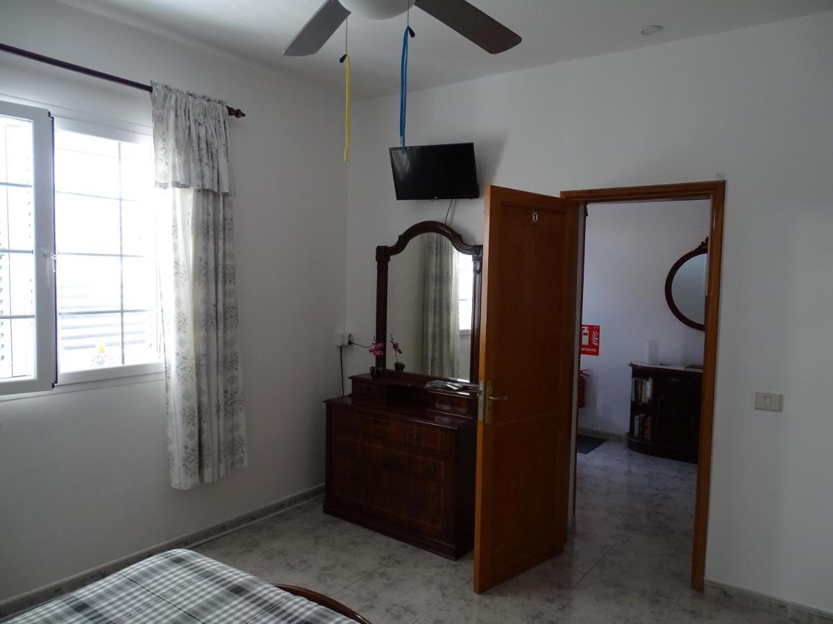 Rickaty Lodge Bed And Breakfast, Airport Hotel, Hotel De Aeropuerto, Las Palmas Airport, Gran Canaria Airport, Lpa, Spain Лас-Махорерас Экстерьер фото