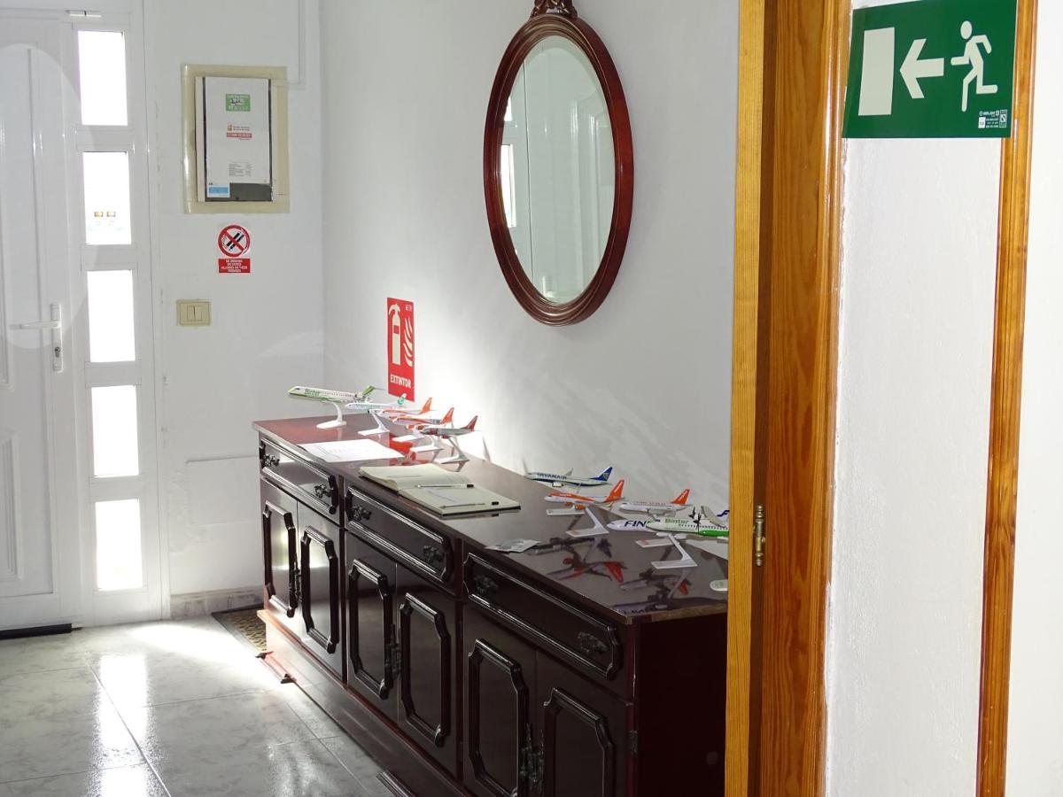 Rickaty Lodge Bed And Breakfast, Airport Hotel, Hotel De Aeropuerto, Las Palmas Airport, Gran Canaria Airport, Lpa, Spain Лас-Махорерас Экстерьер фото