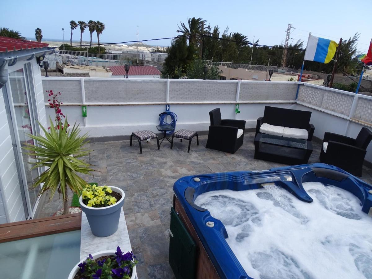 Rickaty Lodge Bed And Breakfast, Airport Hotel, Hotel De Aeropuerto, Las Palmas Airport, Gran Canaria Airport, Lpa, Spain Лас-Махорерас Экстерьер фото